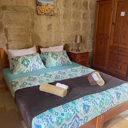 L-ghorfa Taz-zebbuga Bed and breakfast Kerċem